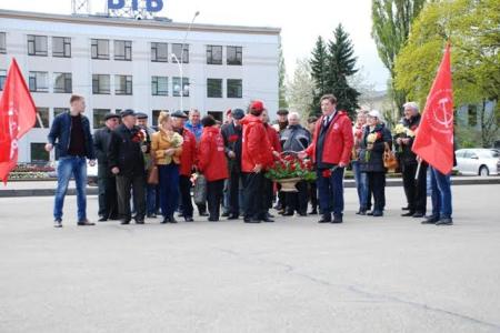 Ставропольские коммунисты возложили цветы к памятнику В.И. Ленину