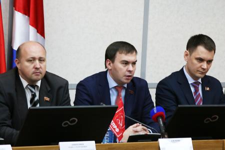 Ю.В. Афонин: Пока Владивосток задыхается в пробках, власти раскалывают общество, поощряя установку памятников Колчаку и Солженицыну