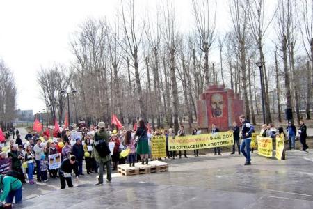 Татарстан, Казань. В парке Тинчурина прошёл митинг обманутых дольщиков