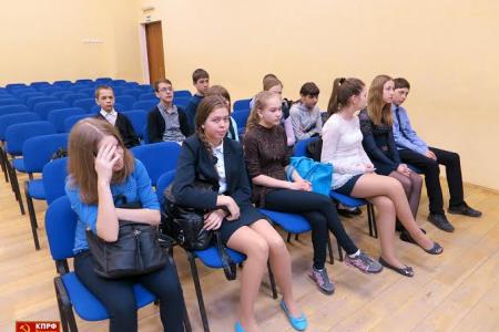 Тамбовская область. Коммунисты провели открытый урок в рамках проекта «Знамя нашей Победы» в школе города Кирсанова