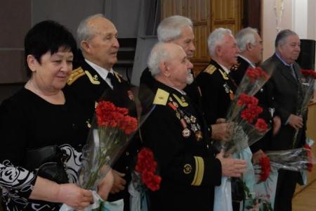 Севастопольские коммунисты и комсомольцы приняли участие в праздничном концерте, посвящённом годовщине создания Училища береговой обороны имени ЛКСМУ