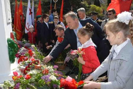 Севастопольские коммунисты отметили 72-ю годовщину освобождения Балаклавы от немецко-фашистских захватчиков