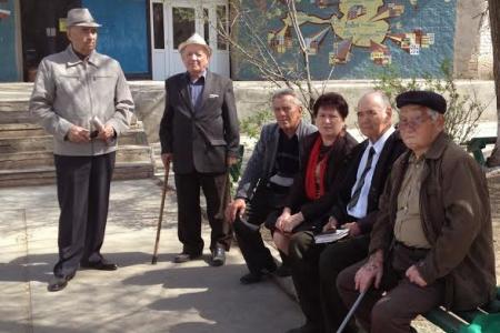 Республика Калмыкия: Два выходных в Дербетах. Коммунисты выслушали проблемы сельчан