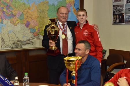 «От спортивных достижений – к нашей Победе на выборах!». Г.А. Зюганов встретился с молодежной командой КПРФ по мини-футболу