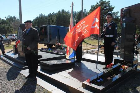 Псковские коммунисты почтили память М.П. Минина, водрузившего Знамя Победы над Рейхстагом 30 апреля 1945 года