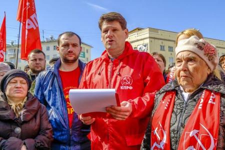 Красноярский край. В Зеленогорске прошел митинг против реорганизации лечебных учреждений города