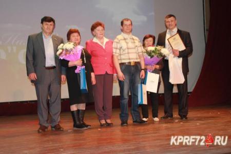 Тюменская область. Депутат-коммунист Тамара Казанцева поздравила управляющую компанию “Сумкино” с юбилеем