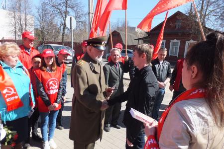 "Дорогу к звёздам прокладывали коммунисты". Автопробег калужских коммунистов