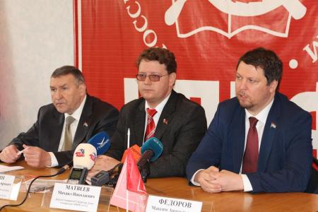 В Самаре коммунисты провели пресс-конференцию, посвященную обыску квартиры депутата фракции КПРФ Михаила Матвеева