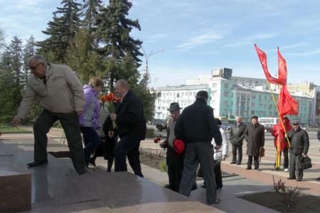 Курские коммунисты почтили память вождя мирового пролетариата