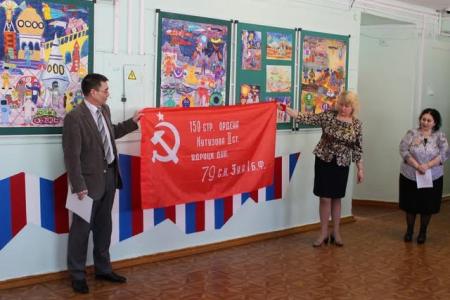 Магаданские коммунисты посетили гимназию № 13
