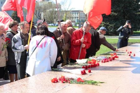 Саратов: «Ленин жил! Ленин жив! Ленин будет жить!»