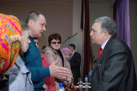 Республика Татарстан. Депутат-коммунист Х.Г. Миргалимов встретился в Чистополе с жильцами аварийных домов