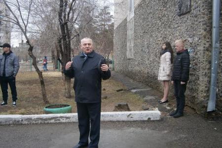 Забайкальский край. Владимир Поздняков принял участие в открытии мемориальной доски в честь первого директора Читинского детского дома №1