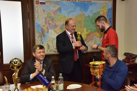 «От спортивных достижений – к нашей Победе на выборах!». Г.А. Зюганов встретился с молодежной командой КПРФ по мини-футболу