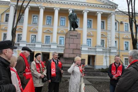 Псковское областное отделение КПРФ торжественно отметило 146-ю годовщину со дня рождения В.И. Ленина