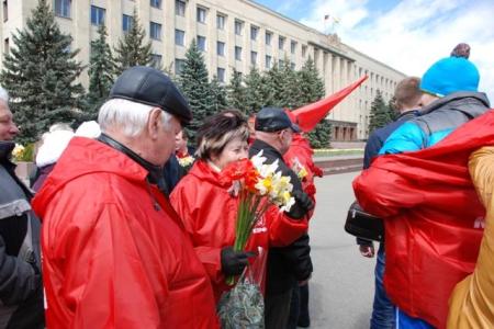 Ставропольские коммунисты возложили цветы к памятнику В.И. Ленину