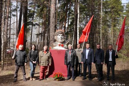 Липецкие коммунисты отметили День космонавтики