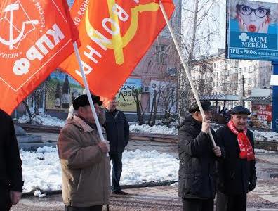 Курган. Коммунисты на пикете выразили поддержку детям войны