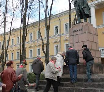 Псковское областное отделение КПРФ торжественно отметило 146-ю годовщину со дня рождения В.И. Ленина