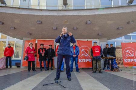 Красноярский край. В Зеленогорске прошел митинг против реорганизации лечебных учреждений города