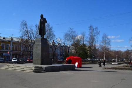 Коммунисты Вологды провели пикет за смену либерального экономического курса