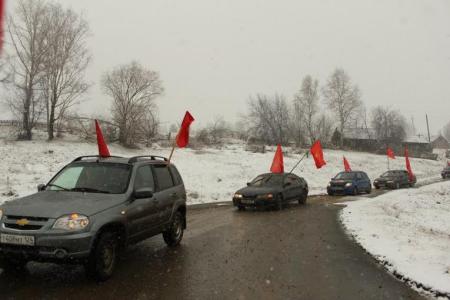 В Манском районе Красноярского края состоялся автопробег КПРФ "Красный путь"