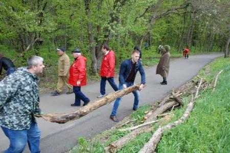 Ставропольские коммунисты отпраздновали 146-летие со дня рождения Ильича ленинским субботником