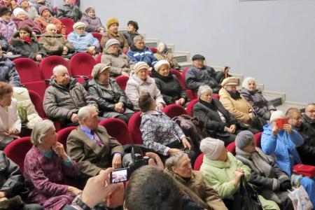 Депутат-коммунист Олег Лебедев продолжает массовые встречи с избирателями и  рассказывает об экономической программе и законопроектах  КПРФ