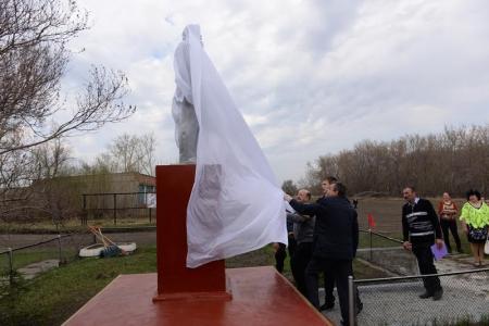 Новосибирская область. Памятник Ленину открыт в Краснозерском районе