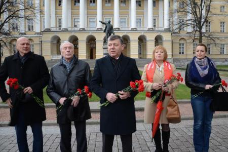 Д.Г. Новиков начал поездку в Санкт-Петербург-Ленинград
