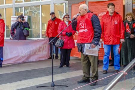 Красноярский край. В Зеленогорске прошел митинг против реорганизации лечебных учреждений города