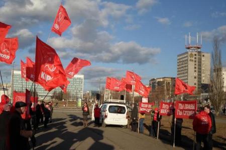 Пермские коммунисты отметили пикетом и митингом 55-ю годовщину со дня полёта в космос Юрия Гагарина