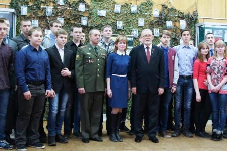 Курган. Депутат-коммунист В.А. Кислицын проводит уроки мужества студентам и школьникам
