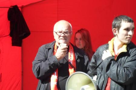 Коммунисты и комсомольцы Перми провели акцию протеста на улице Вижайской