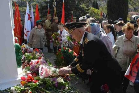 Севастопольские коммунисты отметили 72-ю годовщину освобождения Балаклавы от немецко-фашистских захватчиков