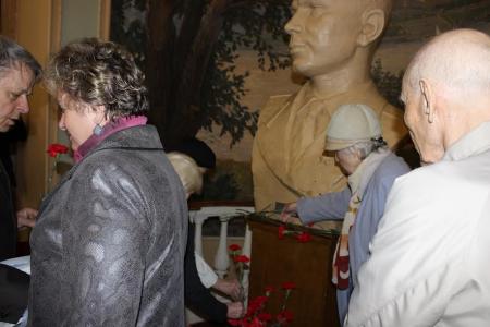 Сталинградские коммунисты провели акцию в честь первого полета человека в космос