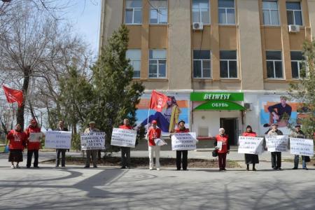 В столице Республики Калмыкия городе Элисте прошли праздничные мероприятия, посвященные Дню космонавтики