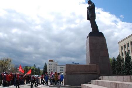 Ставропольские коммунисты возложили цветы к памятнику В.И. Ленину