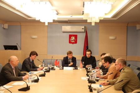 Московские коммунисты совместно с членами ГСК “Взлет” добиваются защиты имущественных прав владельцев гаражей