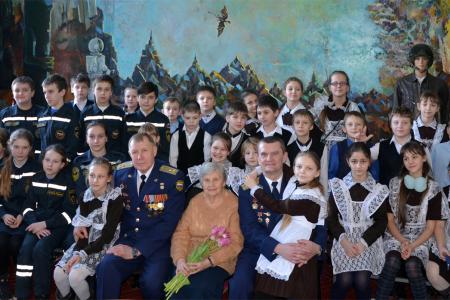  «Молодежь – на самолеты!». Курские коммунисты организовали для отряда юных космонавтов экскурсию в полк военно-воздушных сил