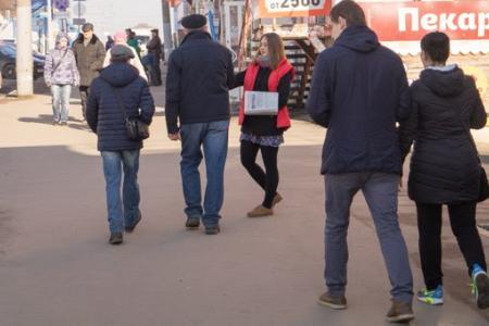 Удмуртская Республика. В День космонавтики комсомольцы города Ижевска провели одиночные пикеты 