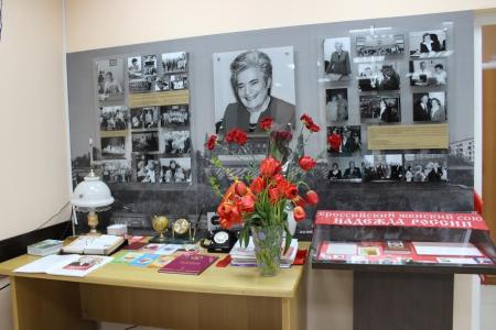 В день 75-летия Алевтины Апариной сталинградские коммунисты открыли «Уголок памяти» легендарного политика