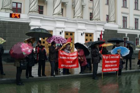 Хабаровские коммунисты провели пикет против роста цен на проезд в общественном транспорте
