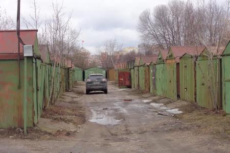 Московские коммунисты и представители гаражно-строительного кооператива "Взлёт" требуют от властей Москвы защиты прав владельцев гаражей
