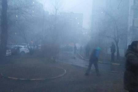 Москва. В районе Выхино на встрече В.Ф. Рашкина и А.Е. Клычкова с избирателями провокаторы бросили дымовую шашку