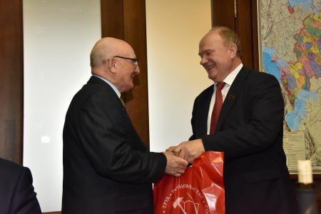 Г.А. Зюганов наградил группу космонавтов и ветеранов первого космического старта