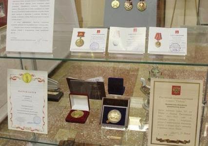 На выставке в магаданском музее представлены награды КПРФ