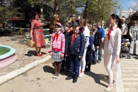 Встреча поколений в севастопольском эко-парке «Лукоморье»