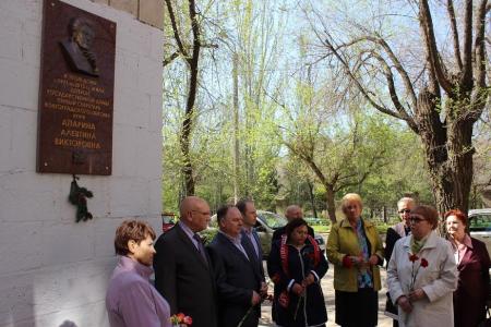 В день 75-летия Алевтины Апариной сталинградские коммунисты открыли «Уголок памяти» легендарного политика